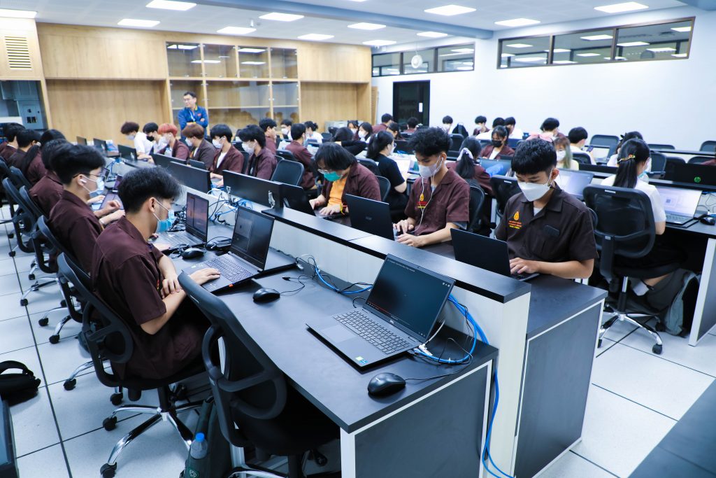 computer6-1024x683.jpg